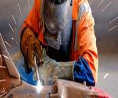 Biztonság tetőtől talpig – így erősíti a munkavédelem Székesfehérváron a helyi ipar szereplőit.