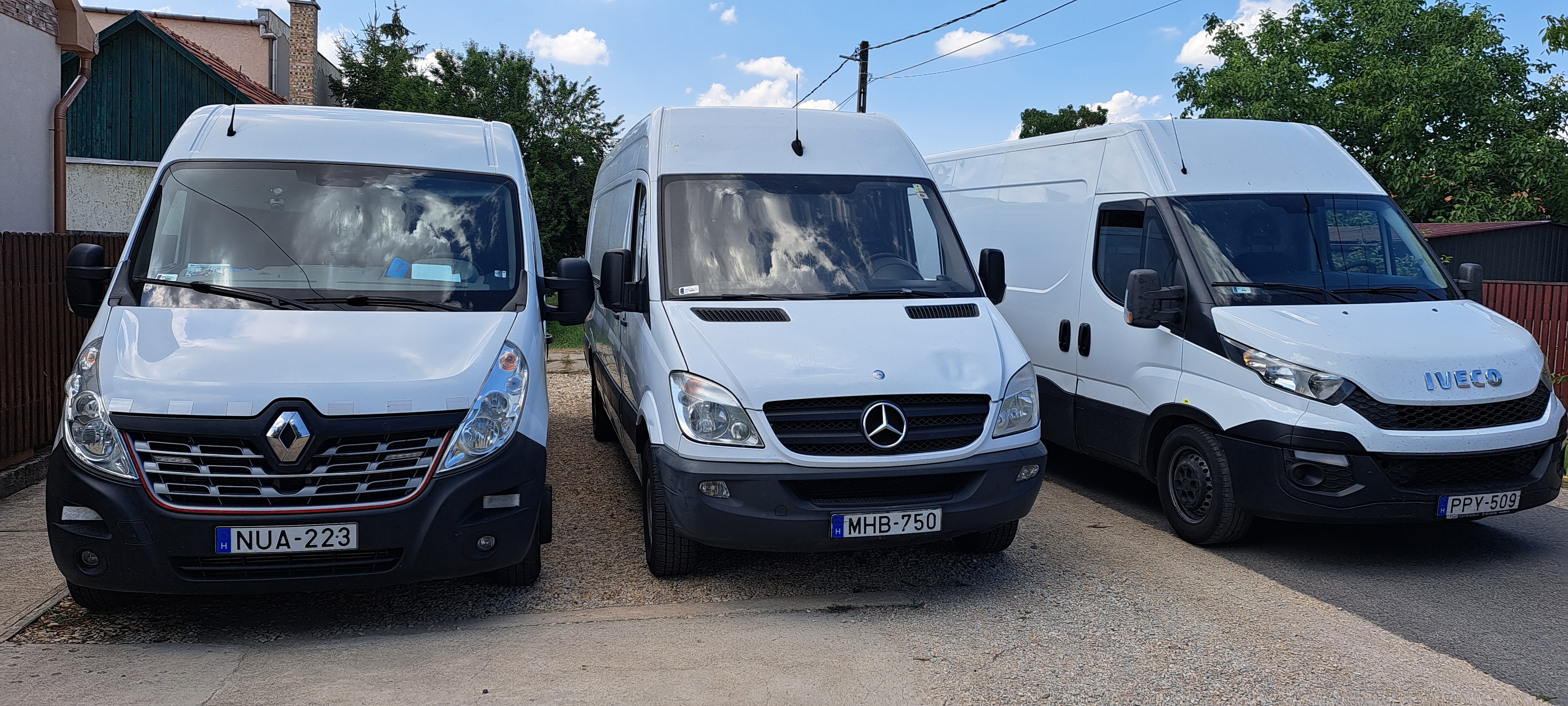 Teherautóbérlés és 9 fős kisbusz kölcsönzés
